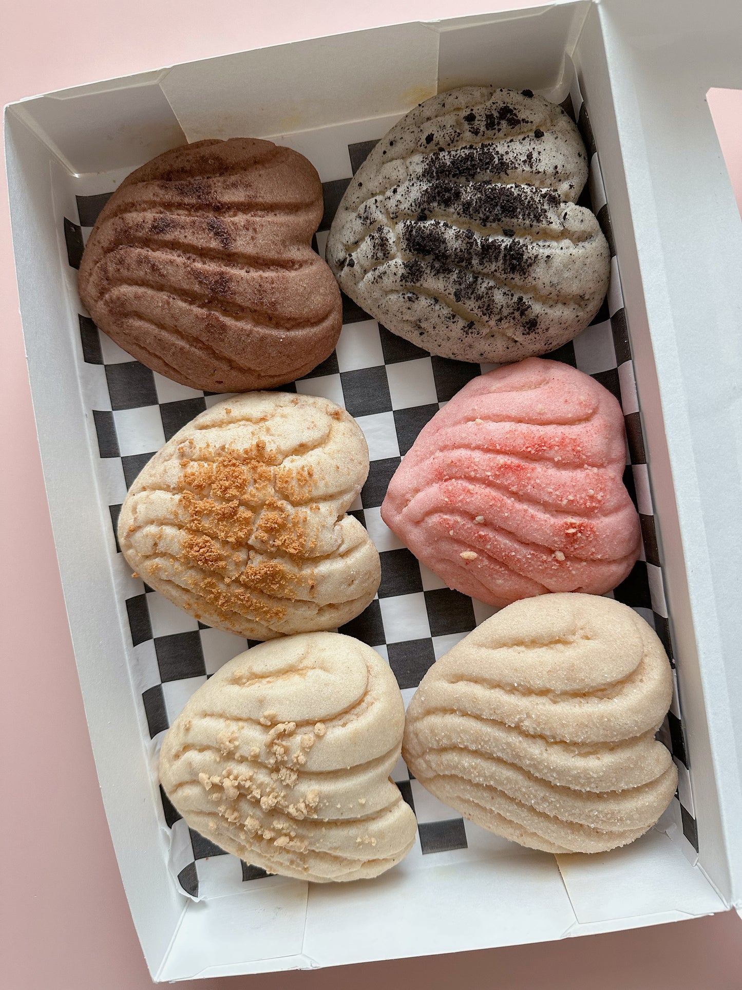 Assorted Flavored Heart Conchas
