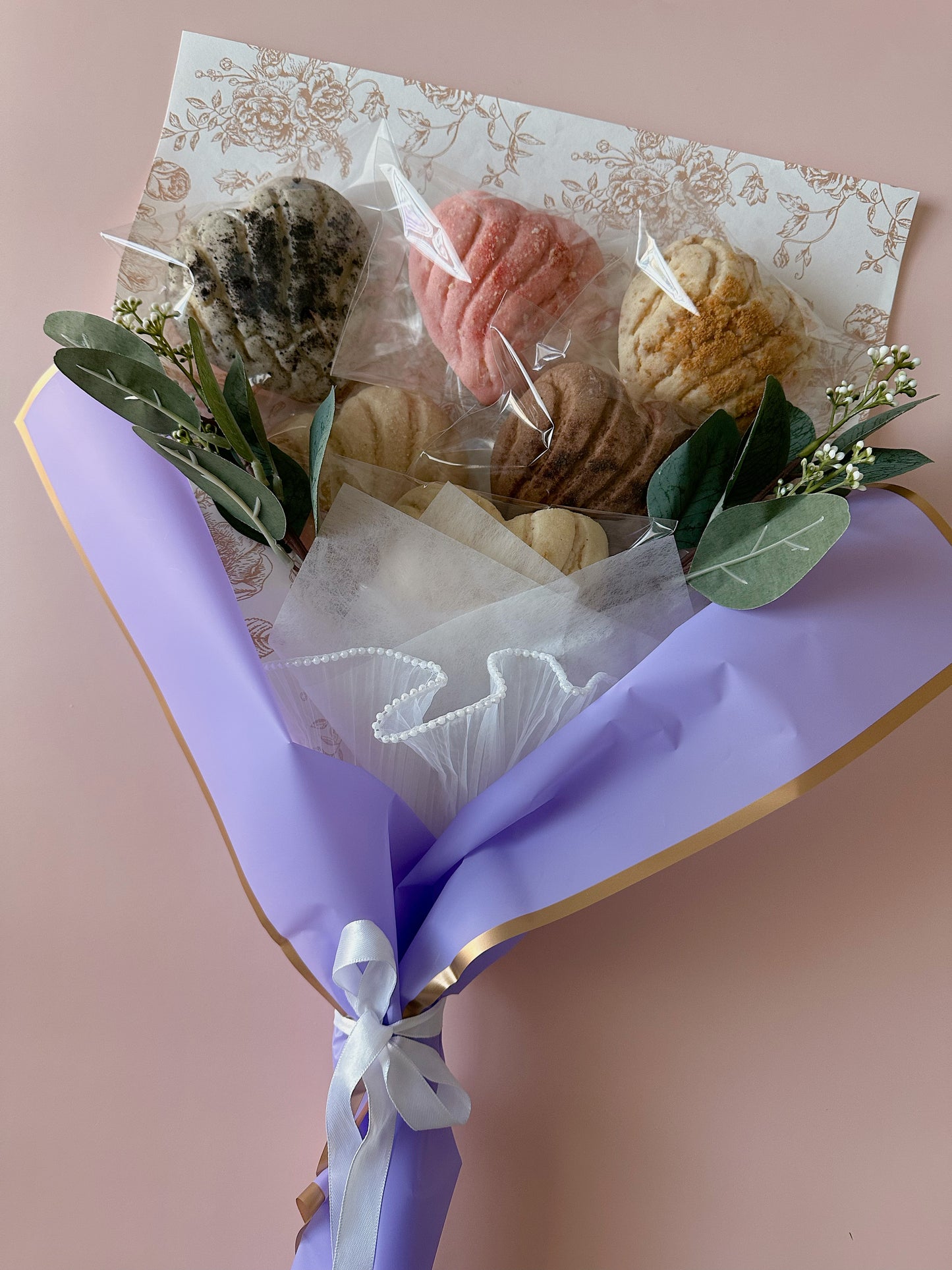 Assorted Flavored Heart Concha Bouquet (Pickup Only)