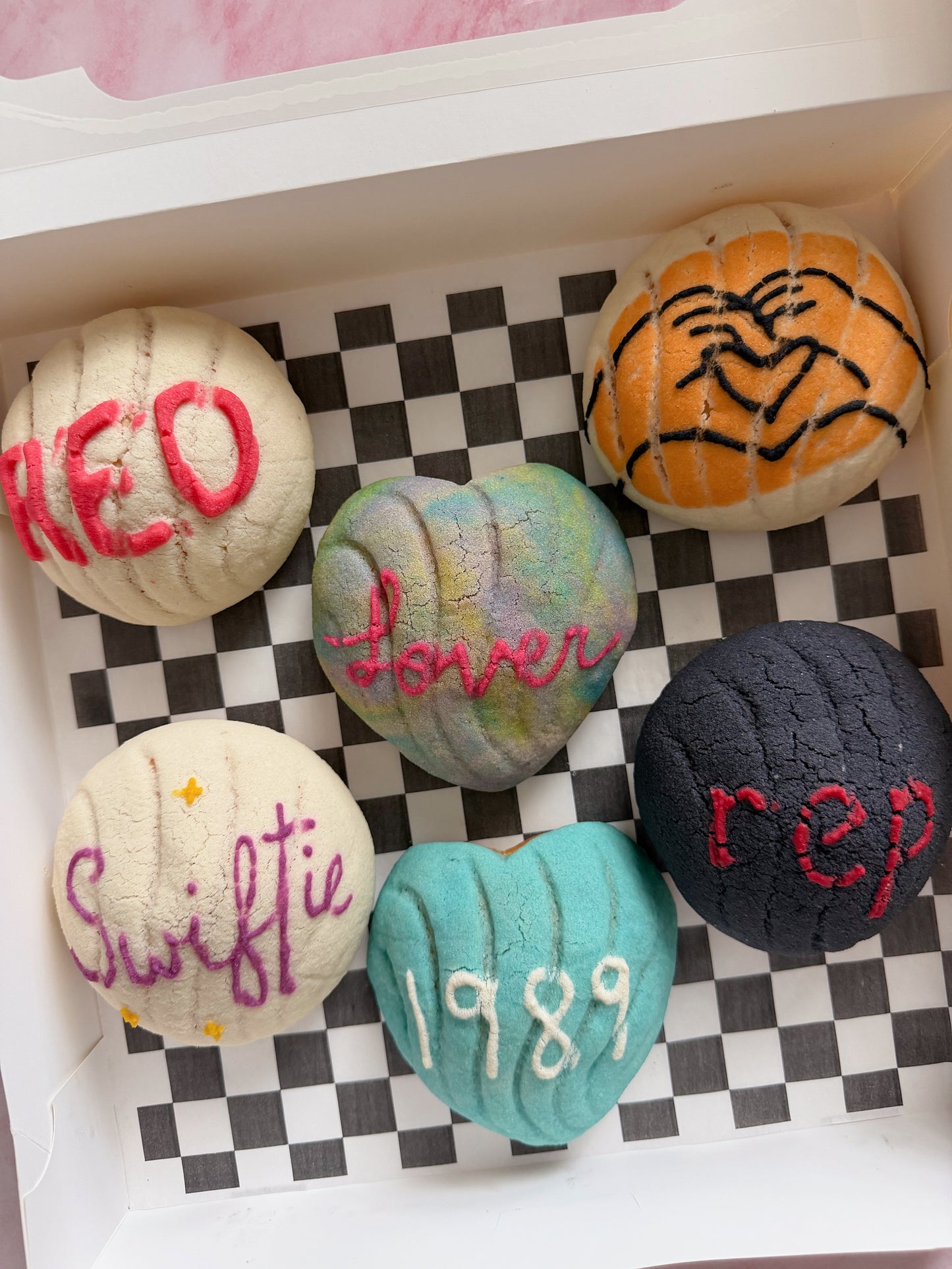 Taylor Swift Themed Conchas