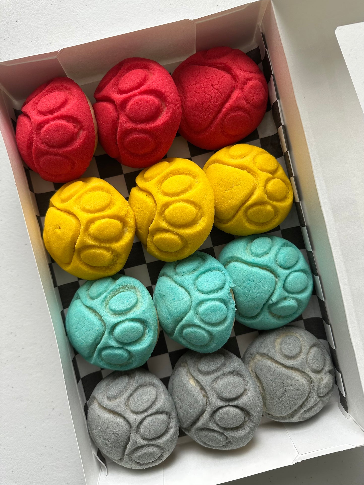 Paw Print Mini Conchas (Pack of 12)